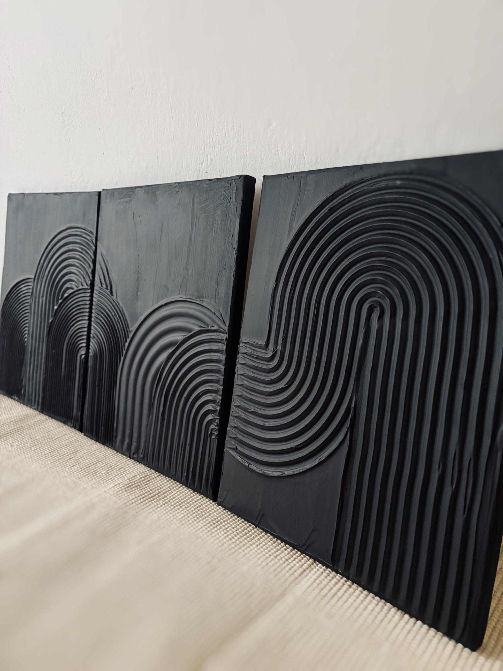 Black textured wall art set
Minimalist 3D artwork trio
Modern arches canvas art
Handmade wall decor set
Unique abstract wall art
Zen-inspired minimalist design
Contemporary textured painting
Luxury black home decor
Large 3D wall art