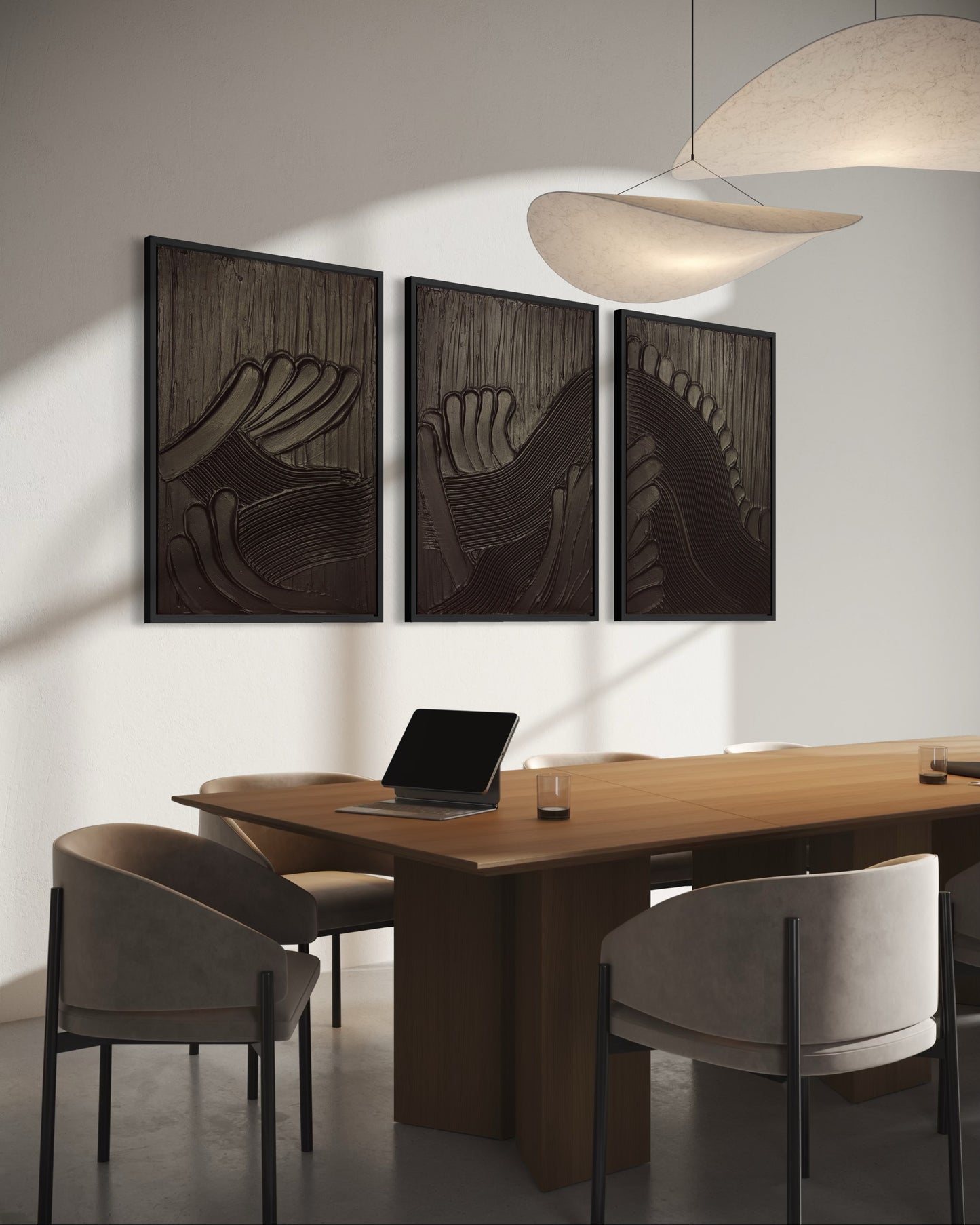 Minimalistyczny czarny tryptyk MAZU – ręcznie wykonane obrazy strukturalne