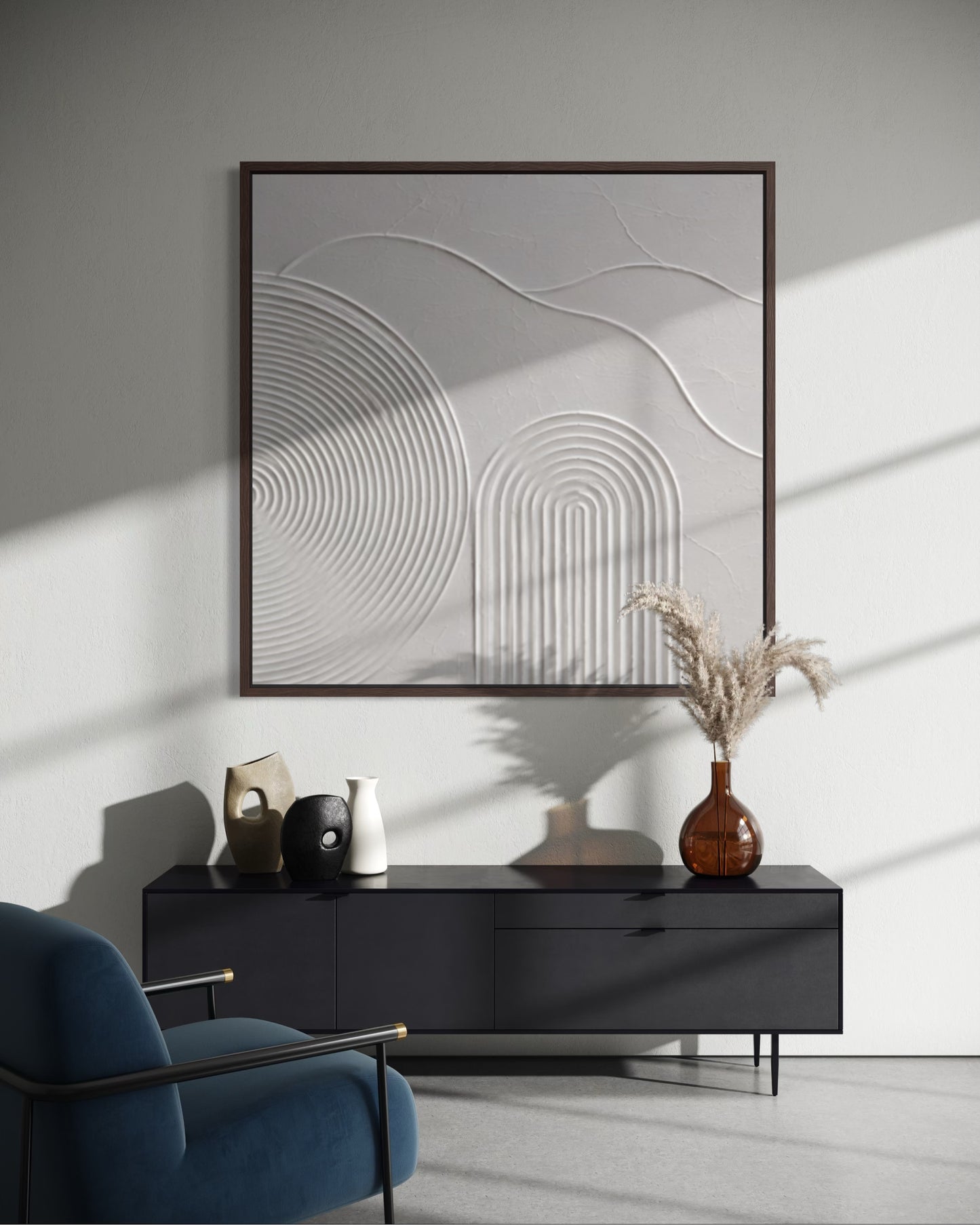 Biały obraz strukturalny z geometrycznymi łukami w stylu Japandi i organic modern.