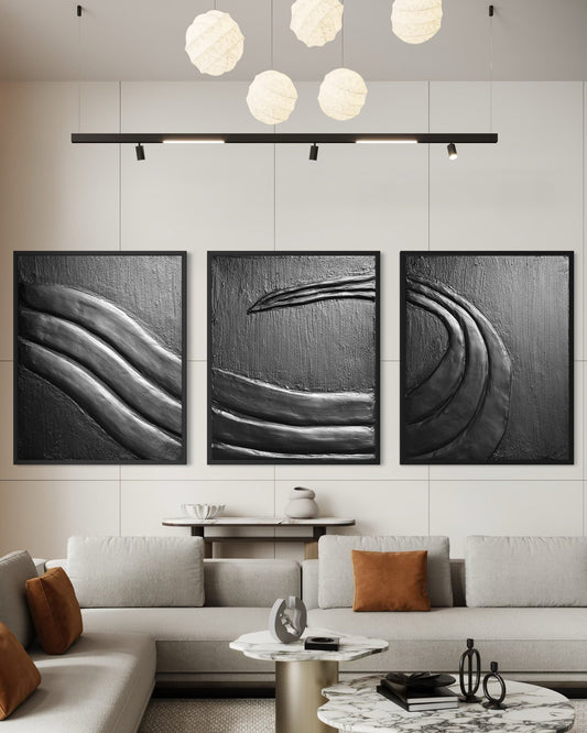 Czarny tryptyk obrazów strukturalnych TRITON tworzący spójną kompozycję fali