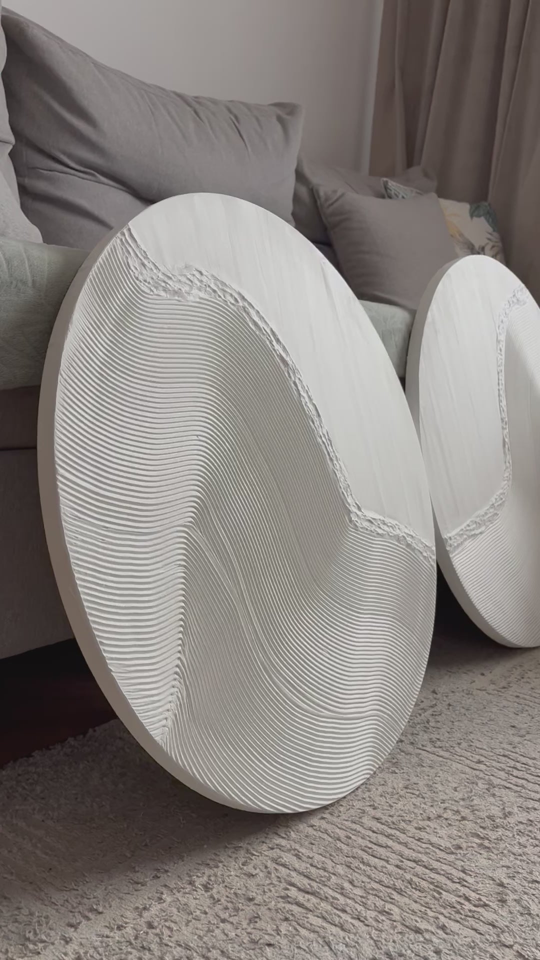 LOKI textured wall art round white