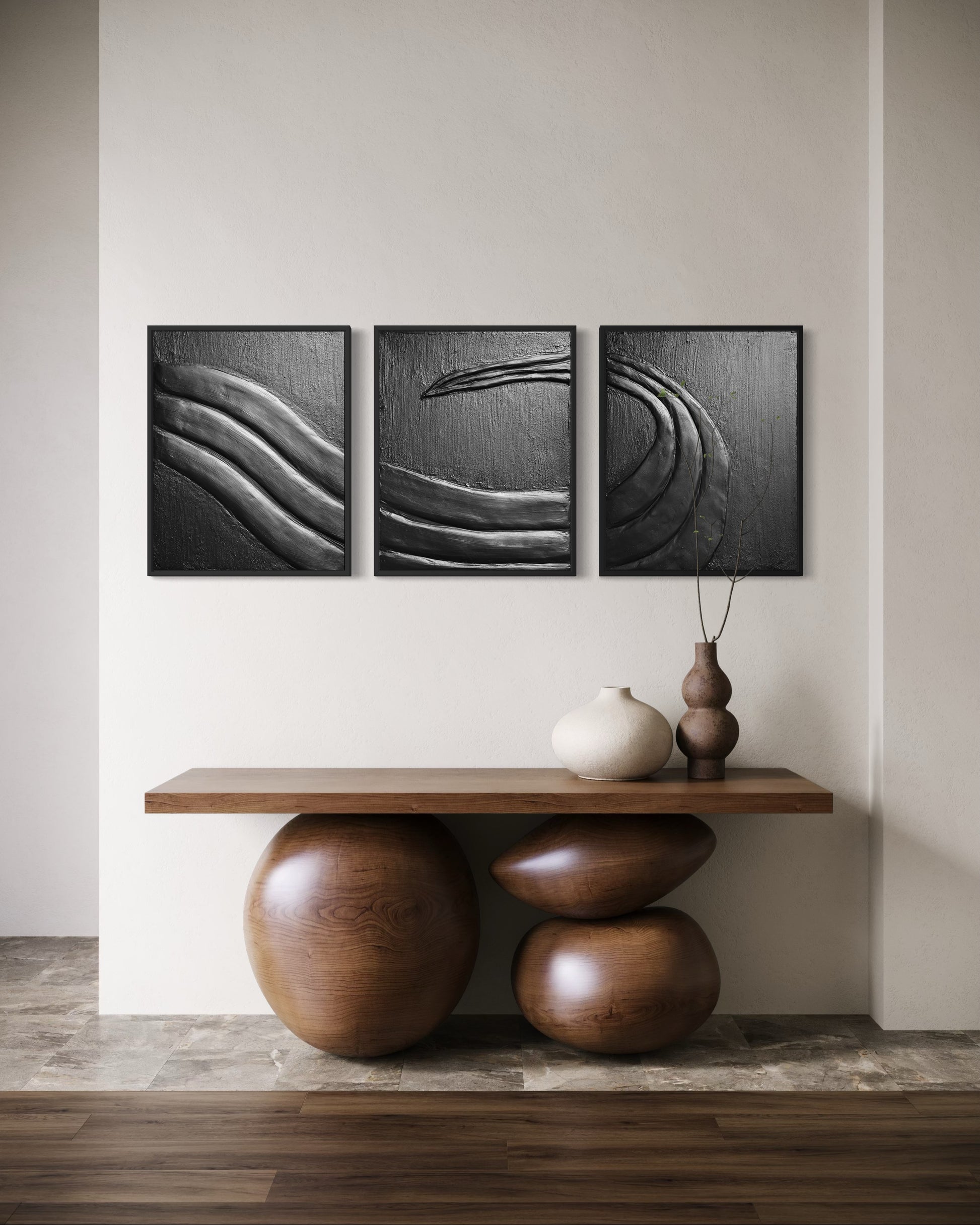 Tryptyk TRITON w czerni z widoczną strukturą i motywem falującej linii